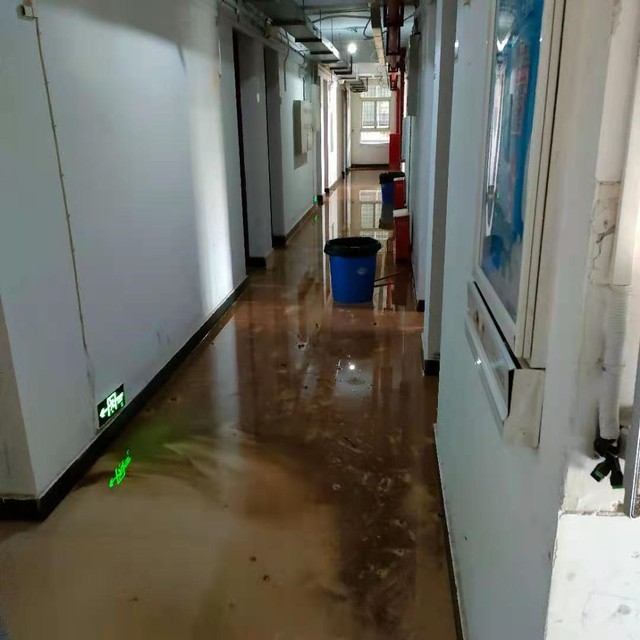 学生公寓服务中心果断高效处置爆管突发事件