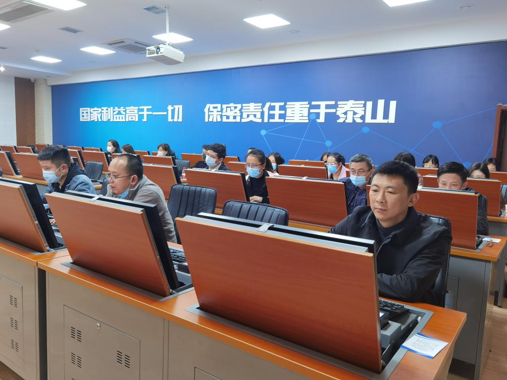 学校组织涉密岗位干部赴陕西省保密教育实训平台开展专题学习培训