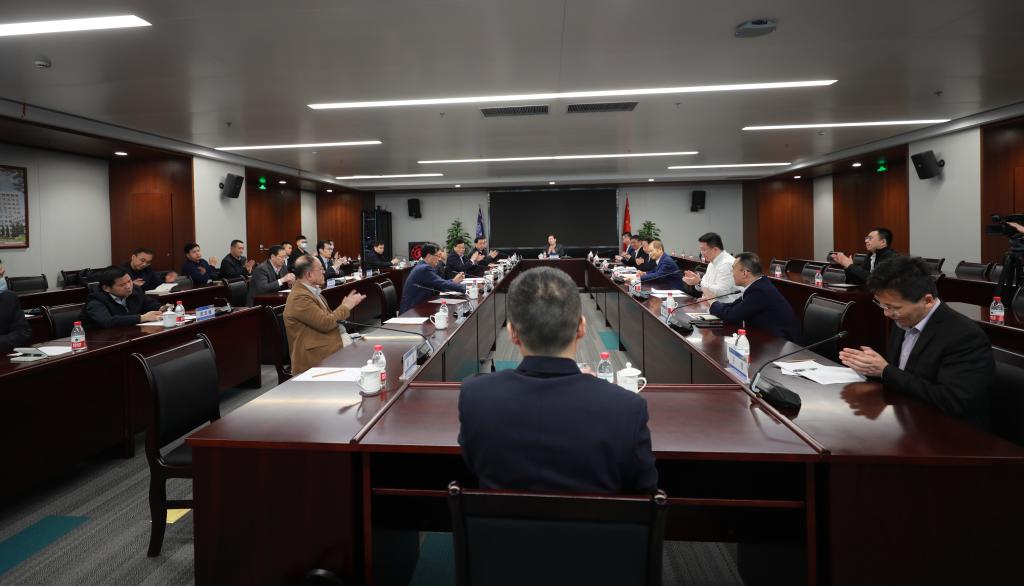 华为公司轮值董事长徐直军一行来校调研并座谈