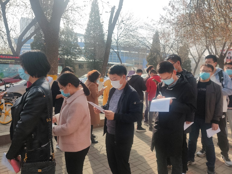 广宣传，精组织，分子聚集态科学研究院教师积极参与疫苗接种