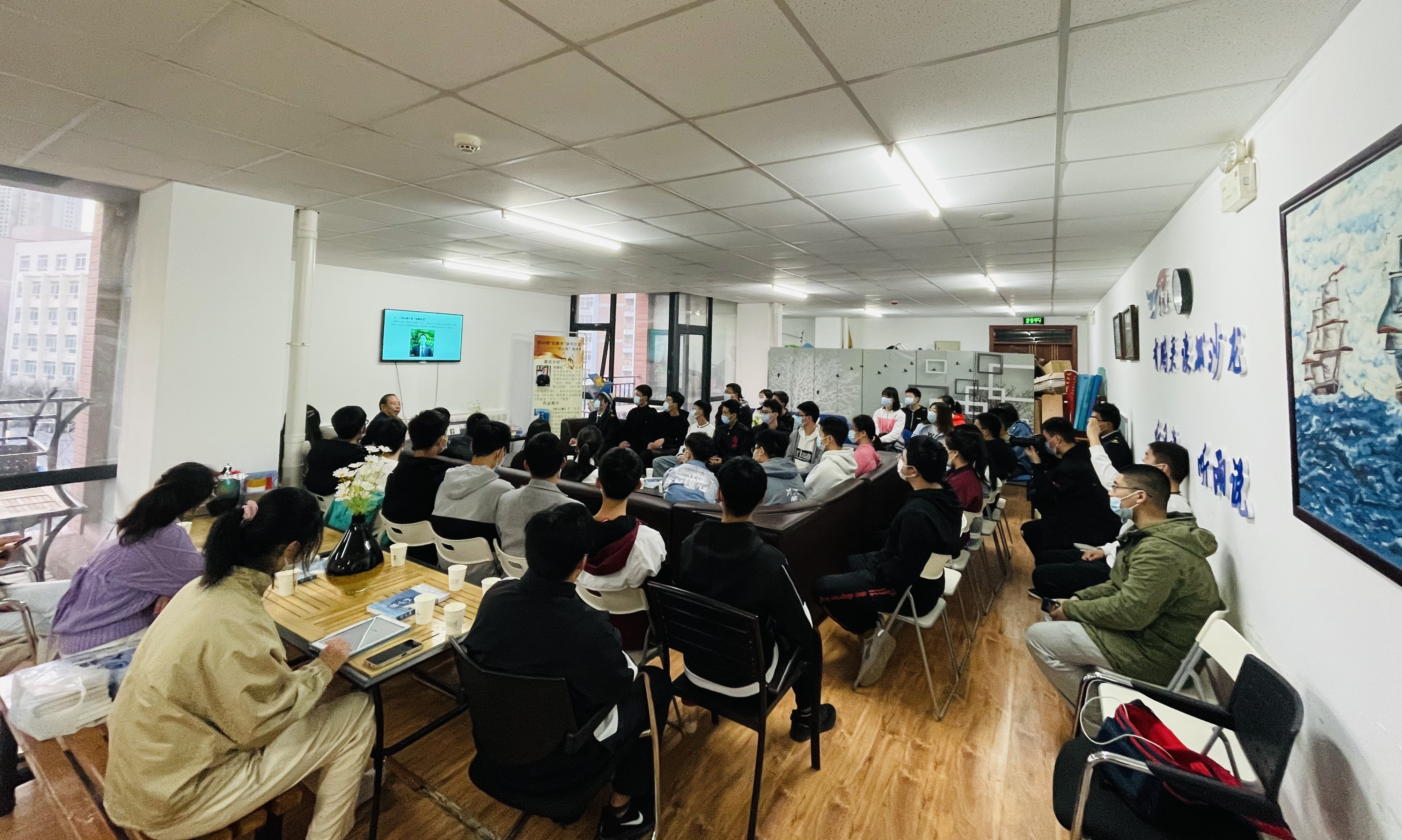 我校举办第一期党史学习教育专题“有鹏来”读书沙龙