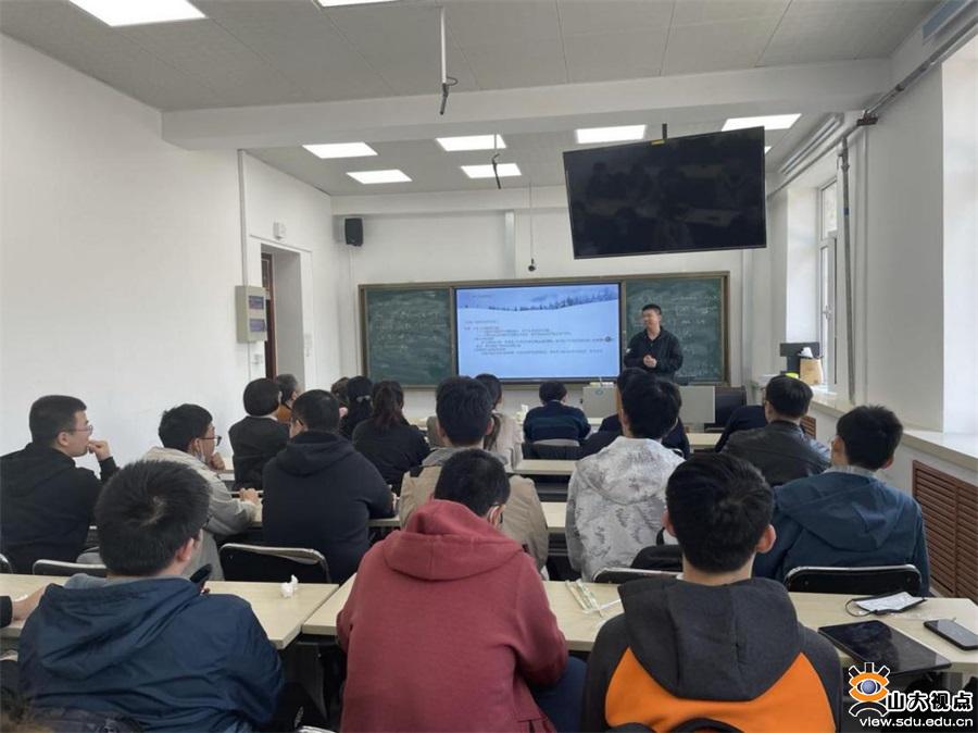 ［泰山］学生学业汇报与教授指导活动全面启动