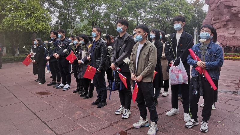 重庆大学研团委开展党史教育系列活动之清明祭英烈活动