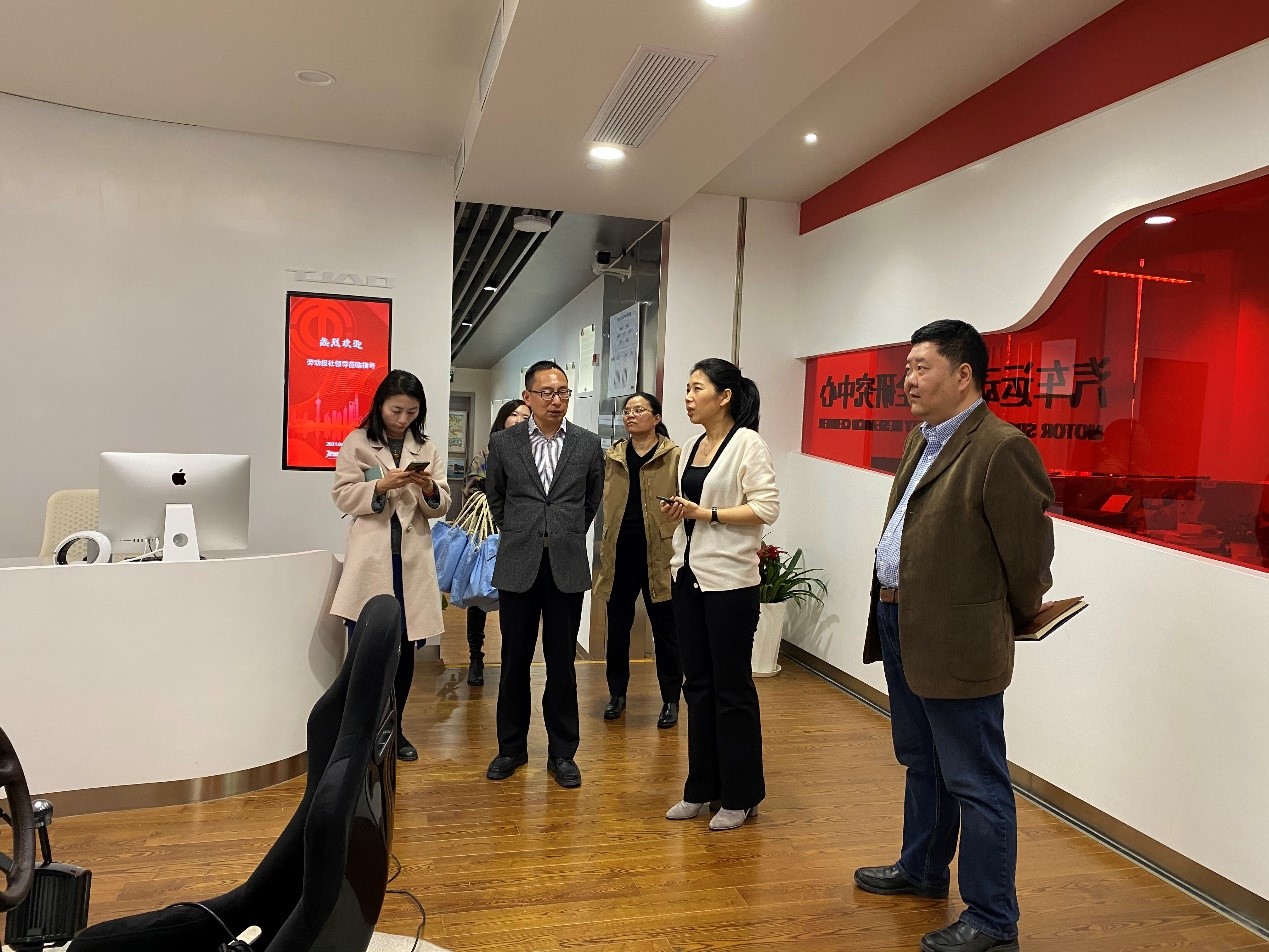 劳动报社领导来校调研姚启明全国劳模创新工作室
