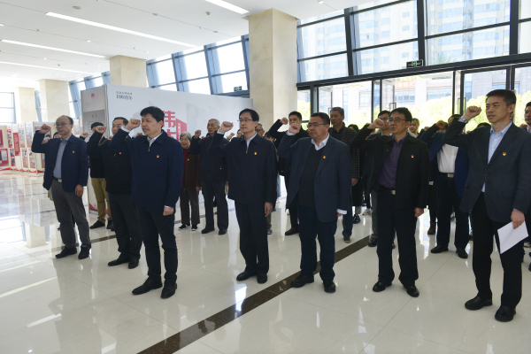 中国共产党创建历史图片展正式开展