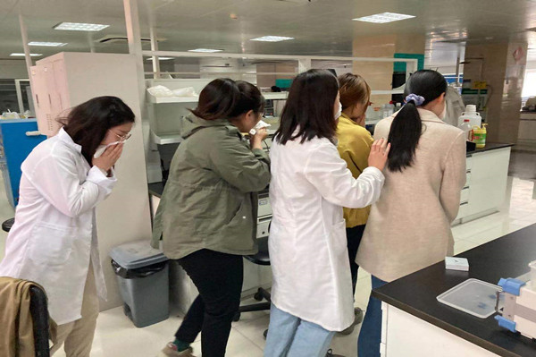 药学院组织开展应急逃生演习和灭火演练