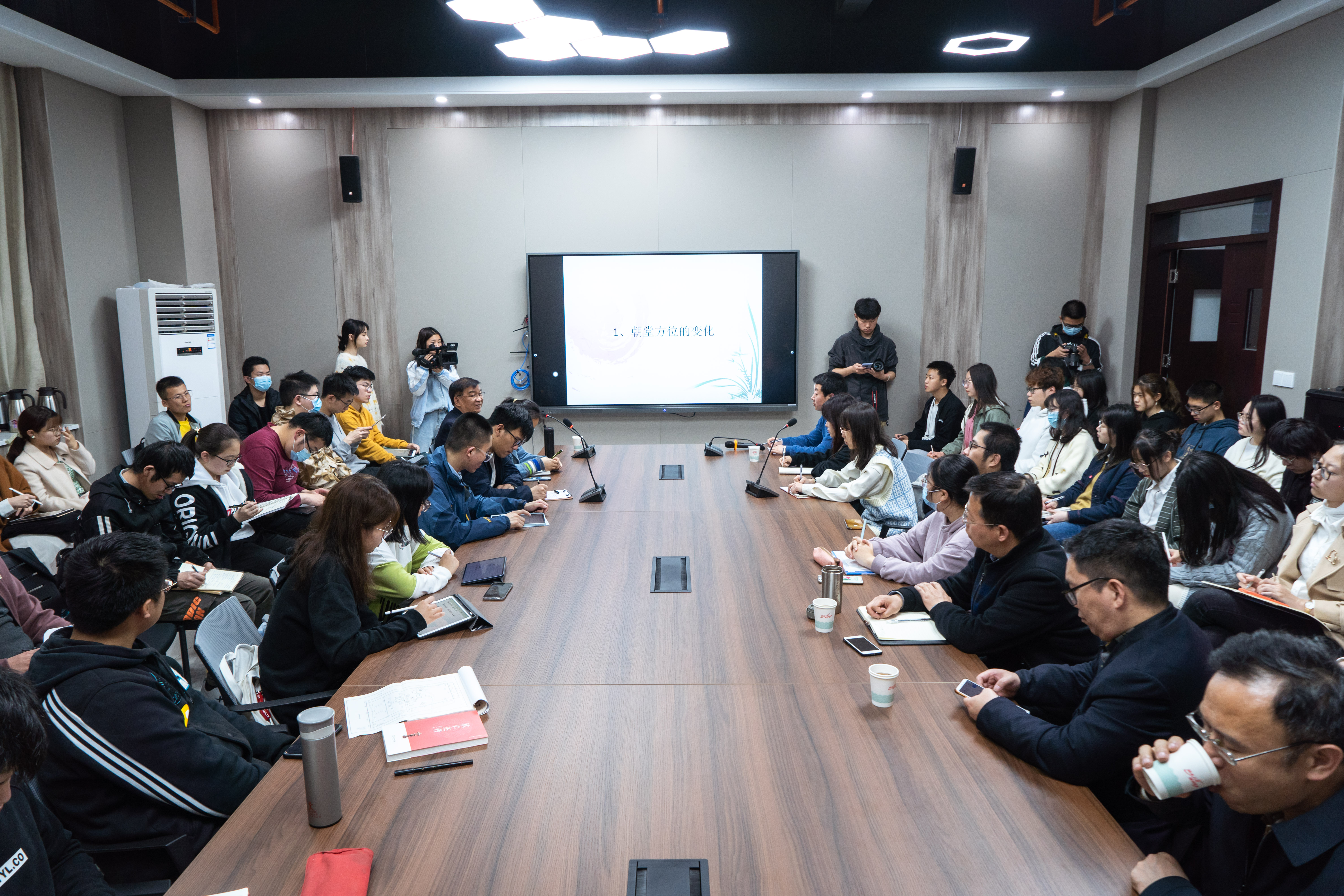 陕西师范大学杜文玉教授为我校师生讲解“大明宫与王朝政治”