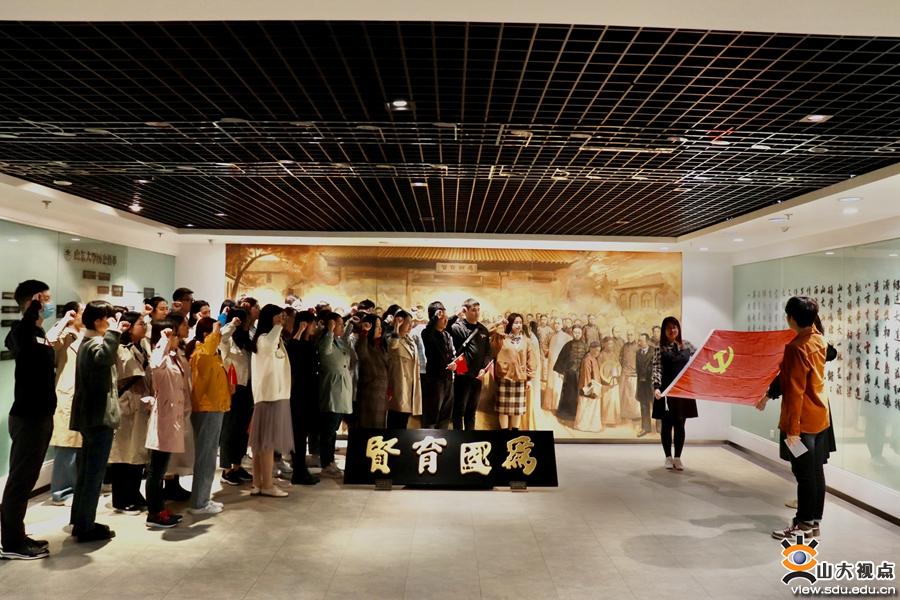 ［临床］开展“回首百廿山大，献礼建党百年”主题党日活动
