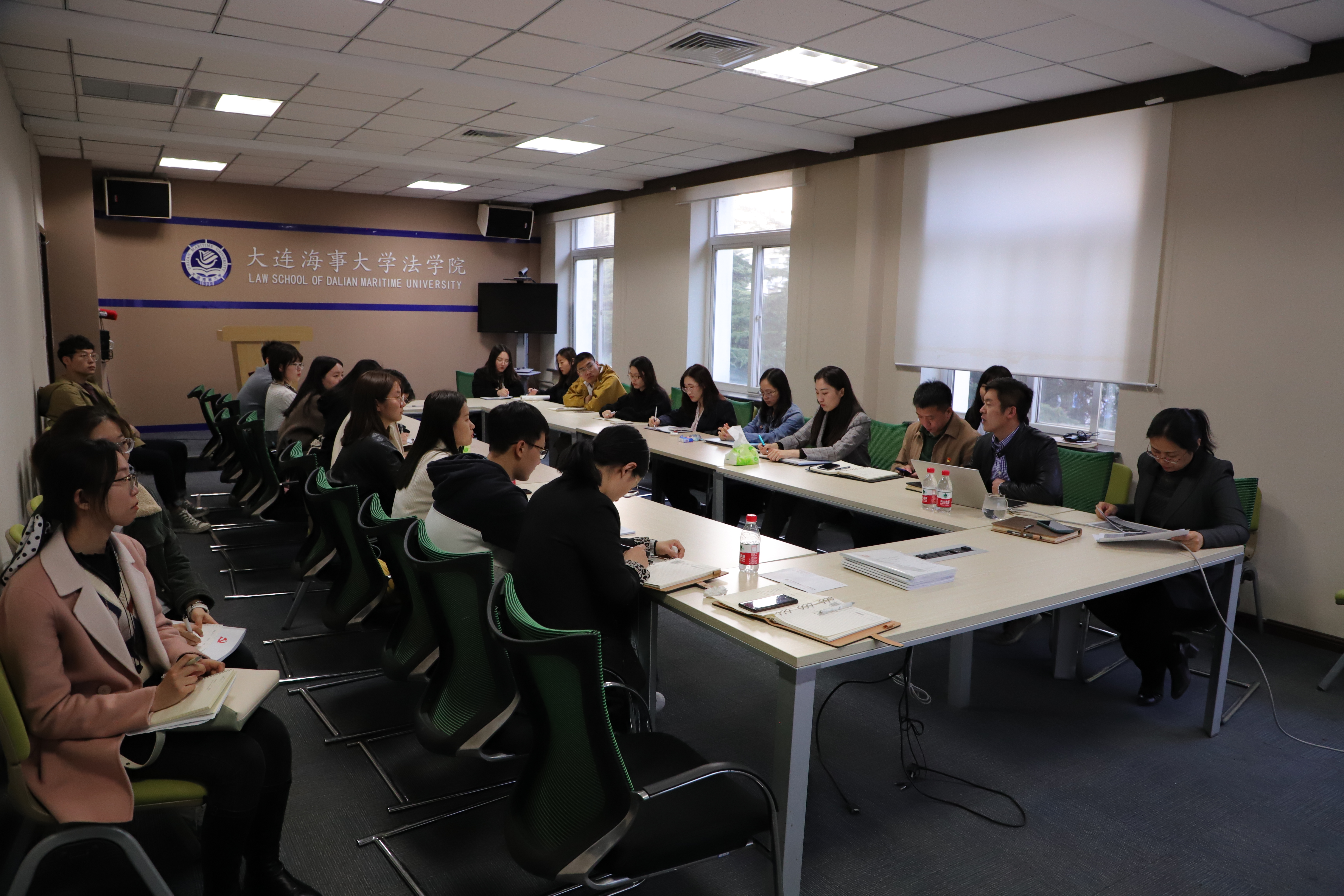 法学院举办党建工作坊暨学院党委书记上党课活动