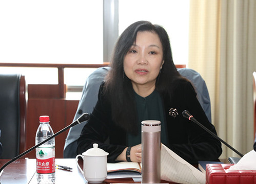 学校召开青年教师座谈会