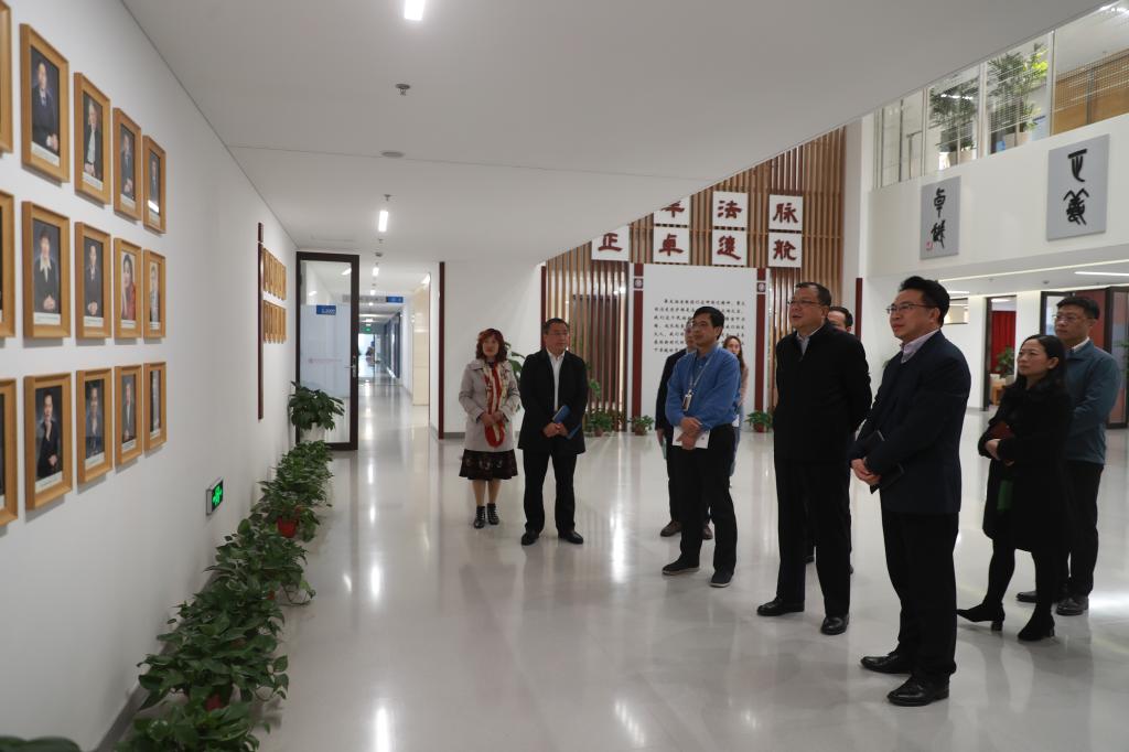 卢建军调研法学院
