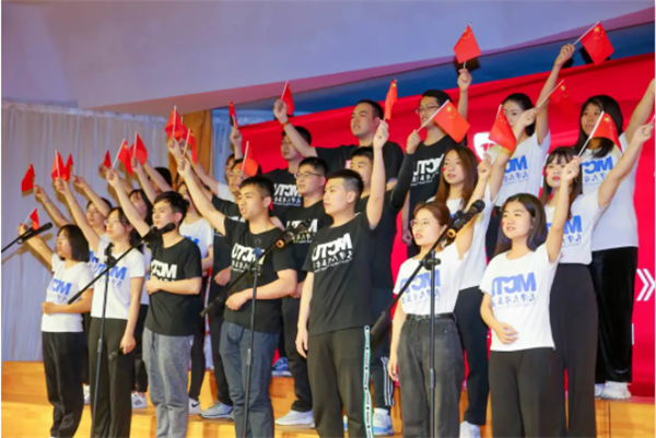 医学部举办“情满海棠，医心向党”主题红色歌诵会