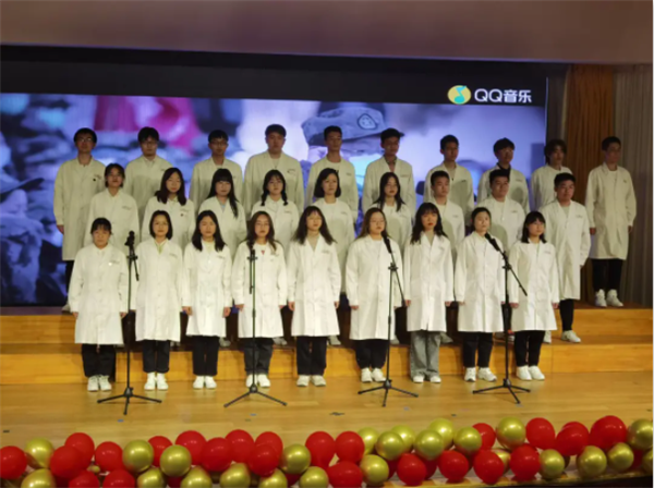 医学部举办“情满海棠，医心向党”主题红色歌诵会