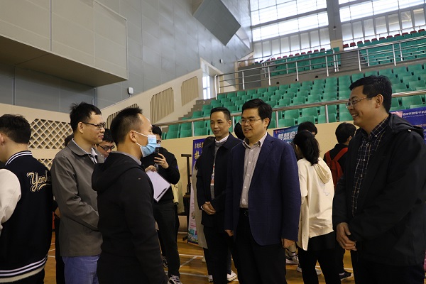 我校首次举办涉农企业专场招聘会