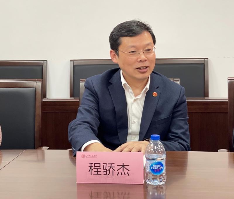 物理与天文学院与武汉东湖高新区一行交流会举行