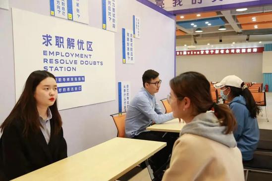 西北师大举办“微笑进场——毕业加油站”活动