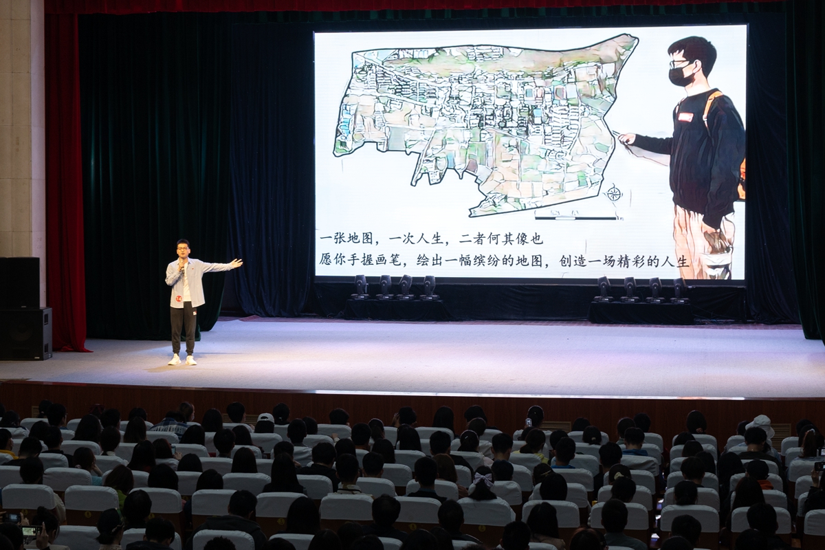 我校第十七届“十佳大学生”评选会举行