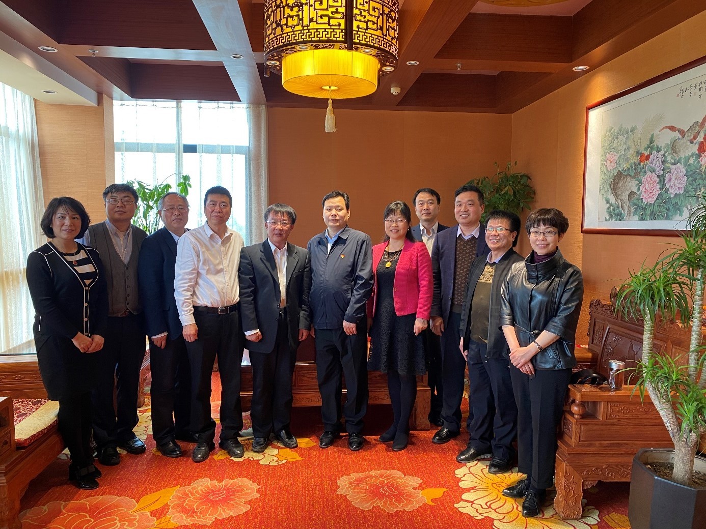 张凤宝副校长带队赴洛阳推进校地合作并看望校友