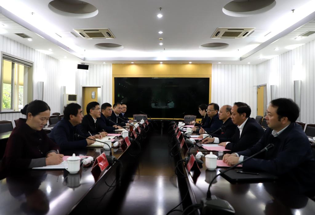淮阴师范学院校长焦富民一行来校调研