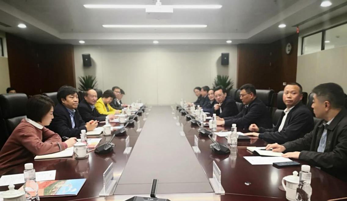 集美大学党委书记沈灿煌一行调研中国西部科技创新港