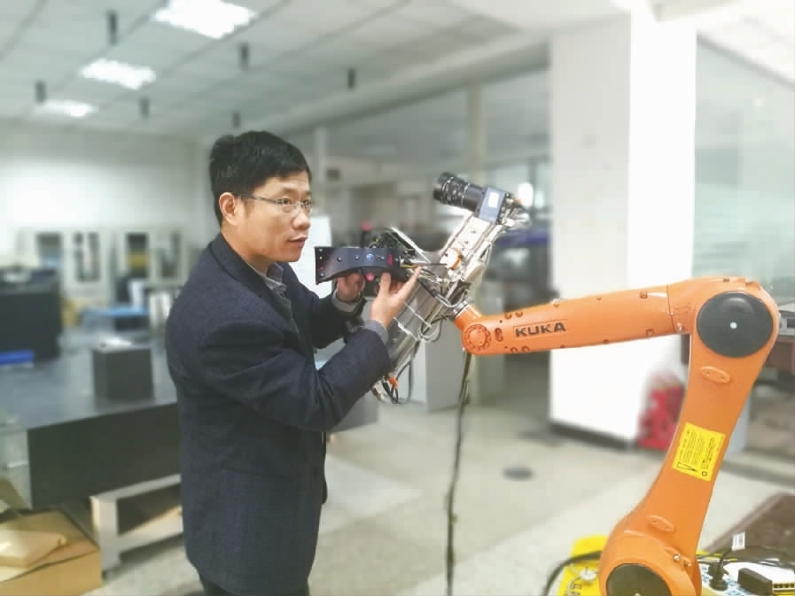 天津工人报：破解大尺度空间精密测量难题——记天津市劳动模范、天津大学精密仪器与光电子学