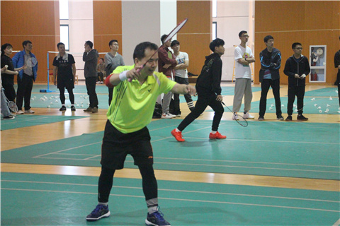 轻羽飞扬，师生情长——新闻学院第三届师生羽毛球比赛圆满挂拍