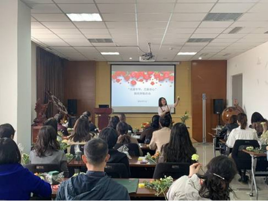 校工会在浑南校区开展“花漾年华，艺韵身心”插花体验活动