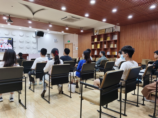 我校组织港澳台学生开展“特色课堂”活动