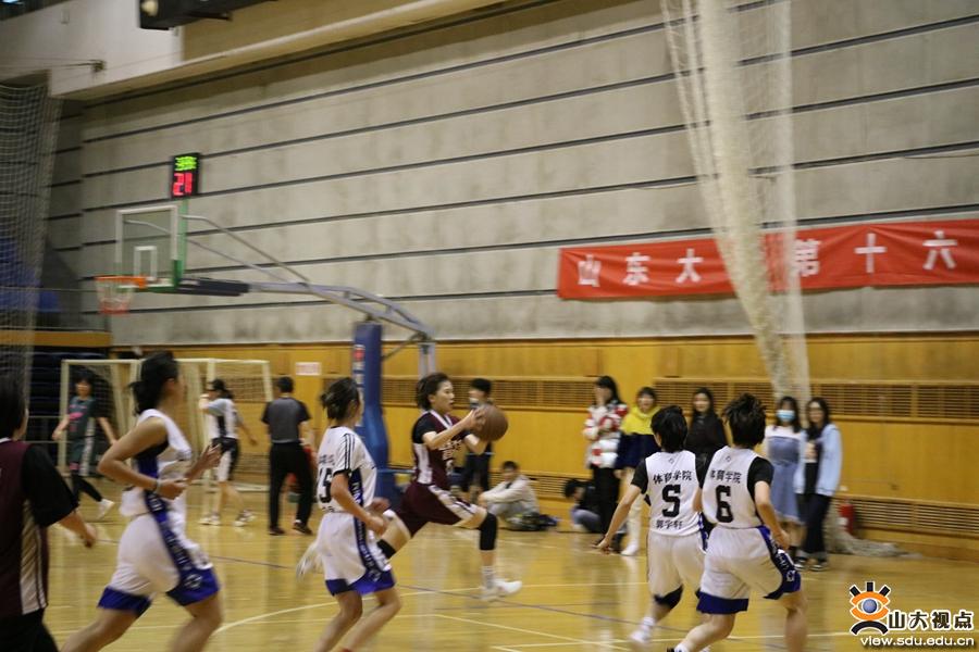 ​［体育］“山大杯”篮球联赛举行