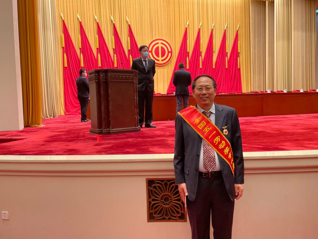 天津大学王成山教授、光电信息技术教育部重点实验室获全国五一劳动表彰