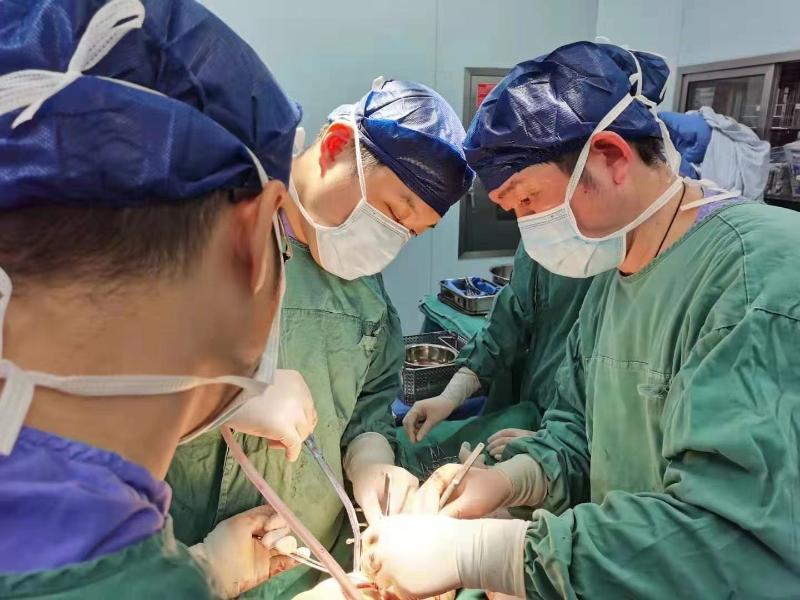 附属上海市第一人民医院为严重主动脉夹层患者施行“一站式杂交手术”