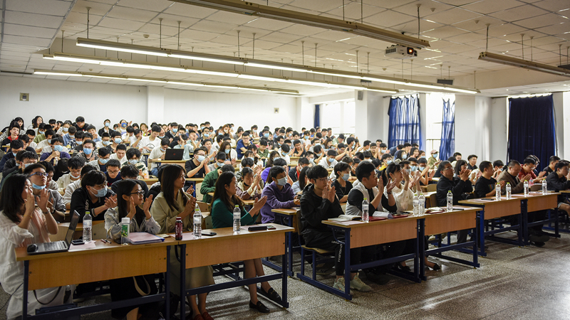 光电工程学院安全辅导员聘任仪式暨安全教育活动顺利举行