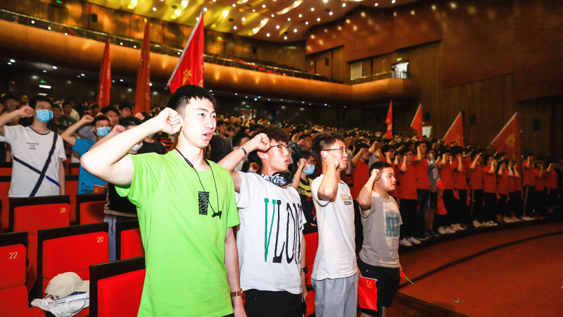 学校举办“学党史、强信念、跟党走”主题团日活动曁2021年“五四”青春巡礼报告会