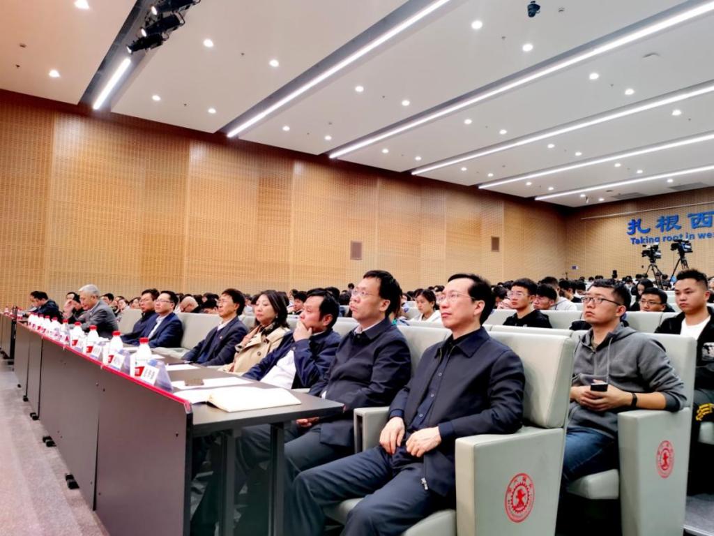 中国电信陕西公司党委书记、总经理叶利生来校作报告
