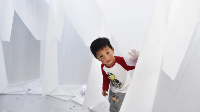 学生在山城巷搭建魔幻建筑重庆大学开启第八届建造季