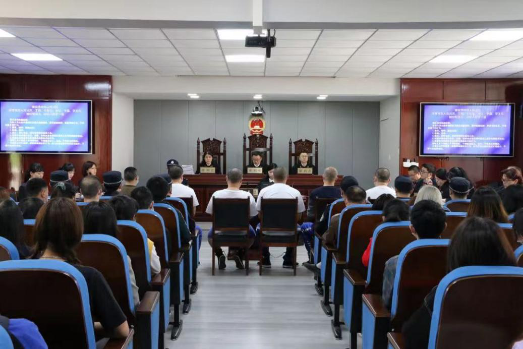 法学院联合雅安市中级人民法院开展庭审进校园活动