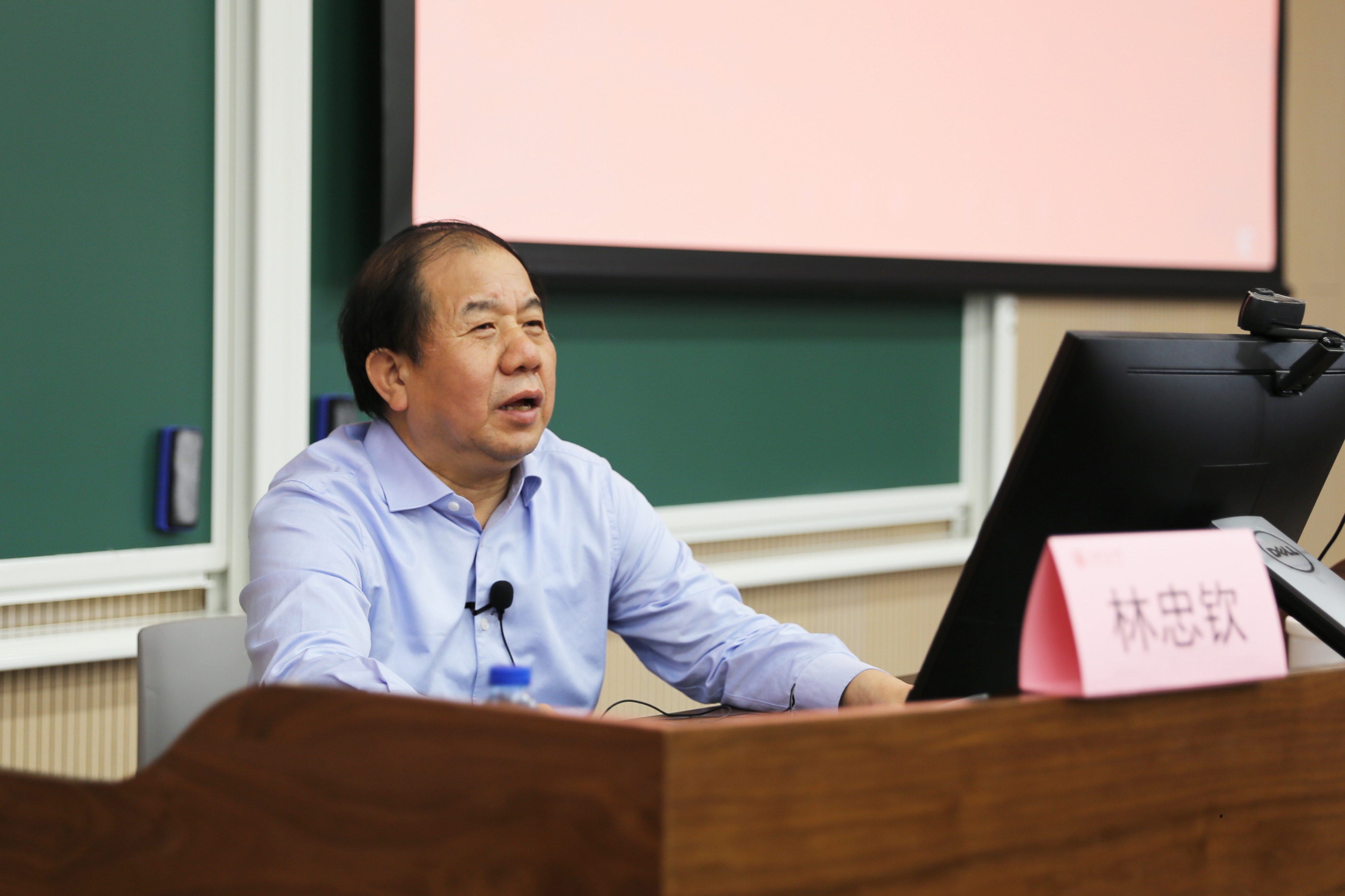 林忠钦校长为材料科学与工程学院学生上专题思政课