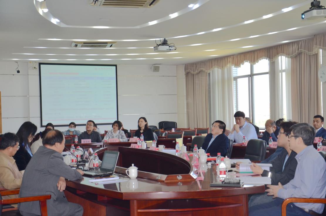 我校召开2021年图书工作委员会（扩大）会议