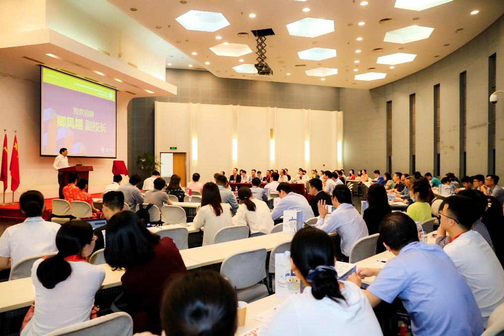 上海纳米生物材料与再生医学工程技术研究中心启动会暨校企合作对接会在校举行