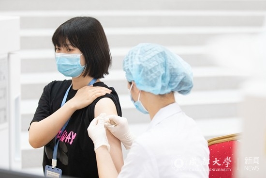 学校集中开展新冠疫苗接种首日2800名师生完成接种