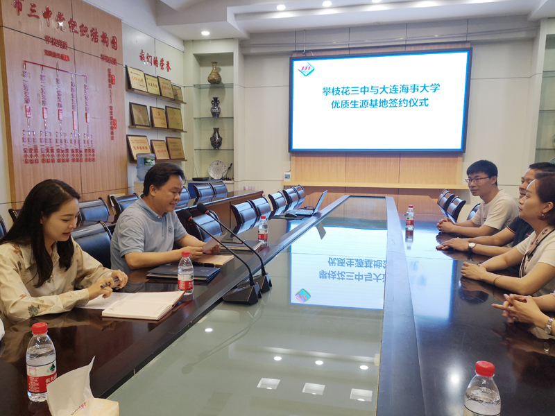 我校校友董恩慧在攀枝花开展本科生招生宣传工作