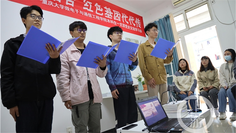 【重庆晨报】党史教育进宿舍大学生实习讲解员讲述聂帅故事