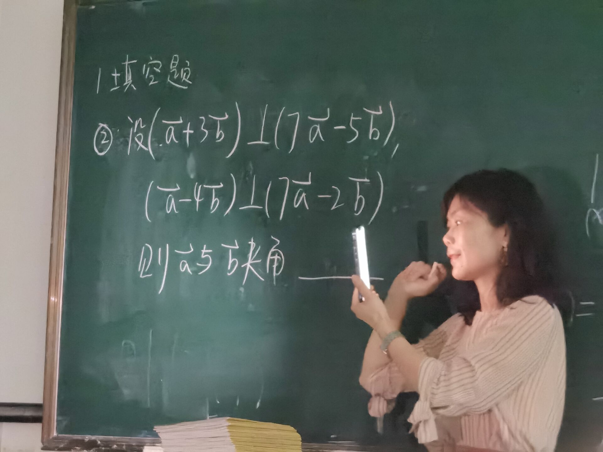 【新闻特写】暴风雨中，我们砥砺前行！