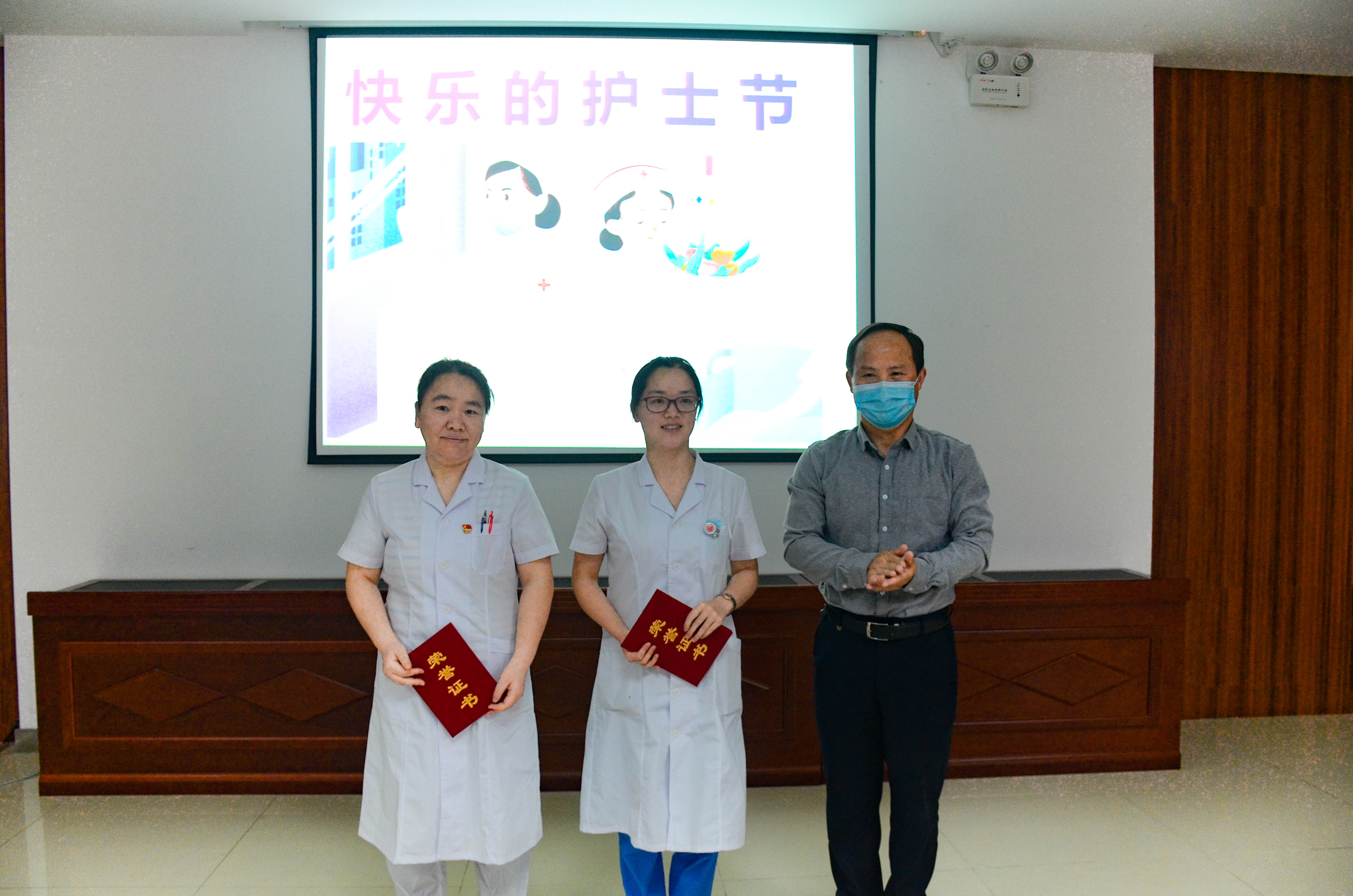 校医院举行国际护士节庆祝活动