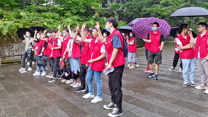 机械与运载工程学院车辆研究生三班党支部开展“学党史、悟思想、干实事、开新局”主题参观活动
