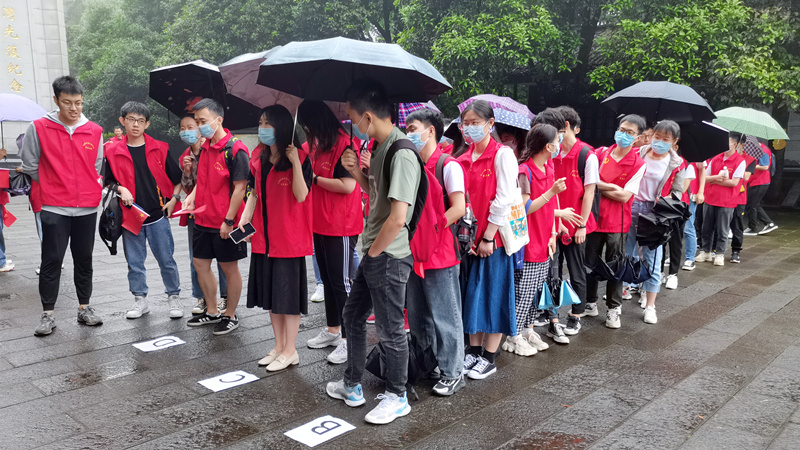 机械与运载工程学院车辆研究生三班党支部开展“学党史、悟思想、干实事、开新局”主题参观活动