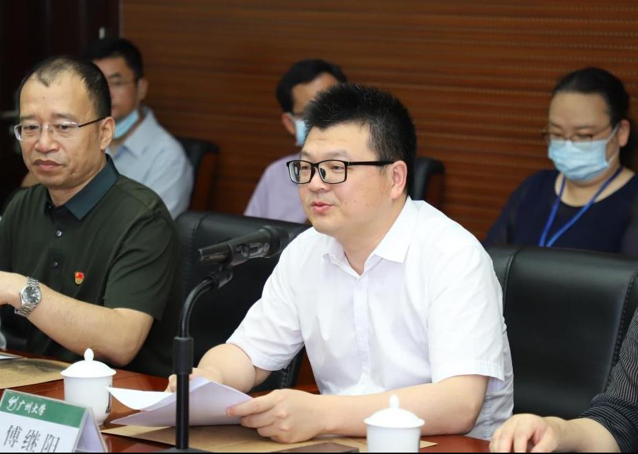 我校建筑学专业接受全国高等学校专业教育评估专家组进校考查