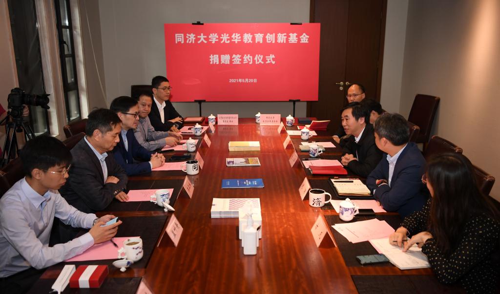 鲁育宗校友捐资设立“同济大学光华教育创新基金”，包含多个人文与教育创新项目