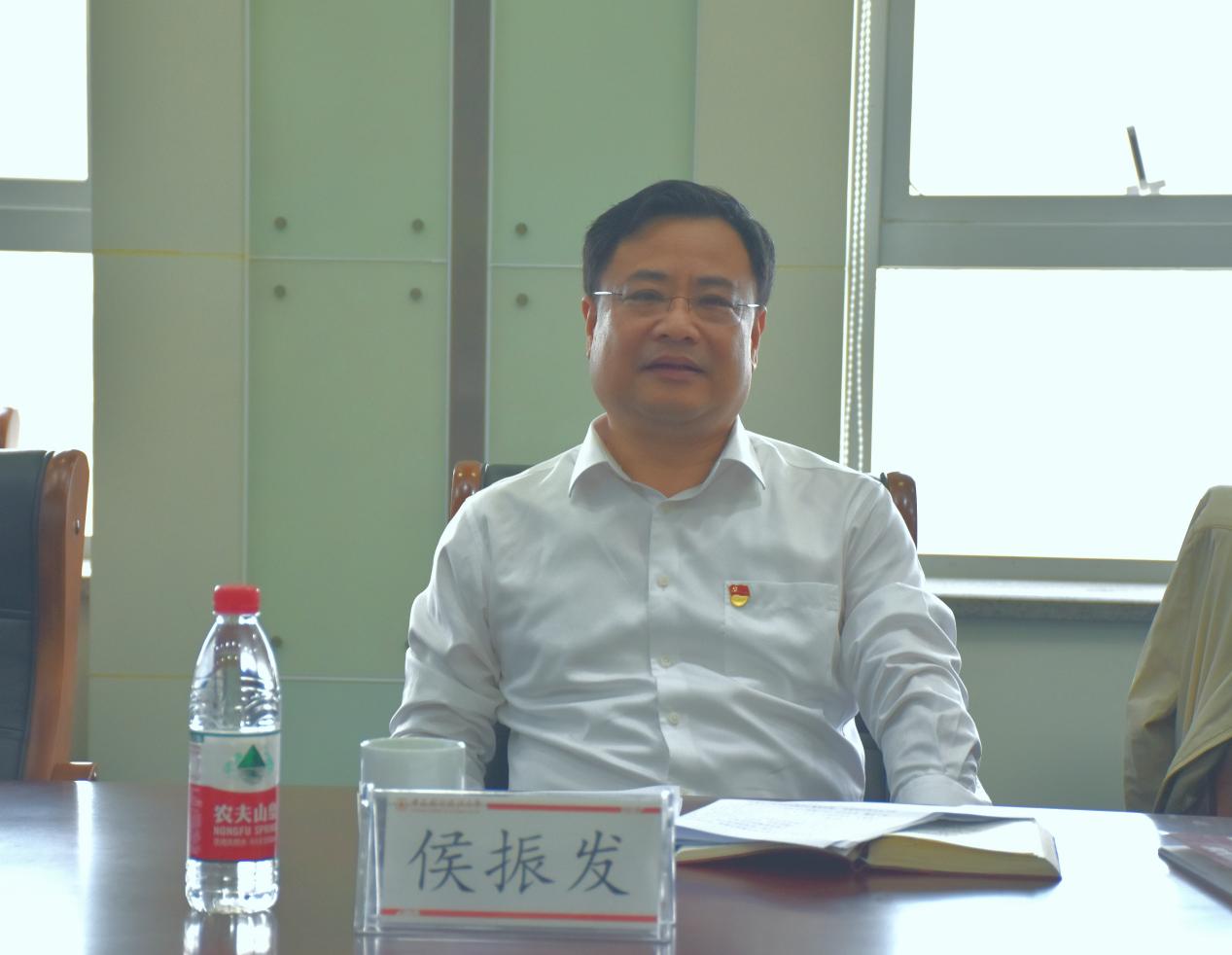 校党委副书记、纪委书记侯振发讲授党史学习教育专题党课