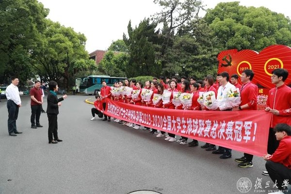 女排夺冠归来！幕后故事，展现怎样“精气神”？